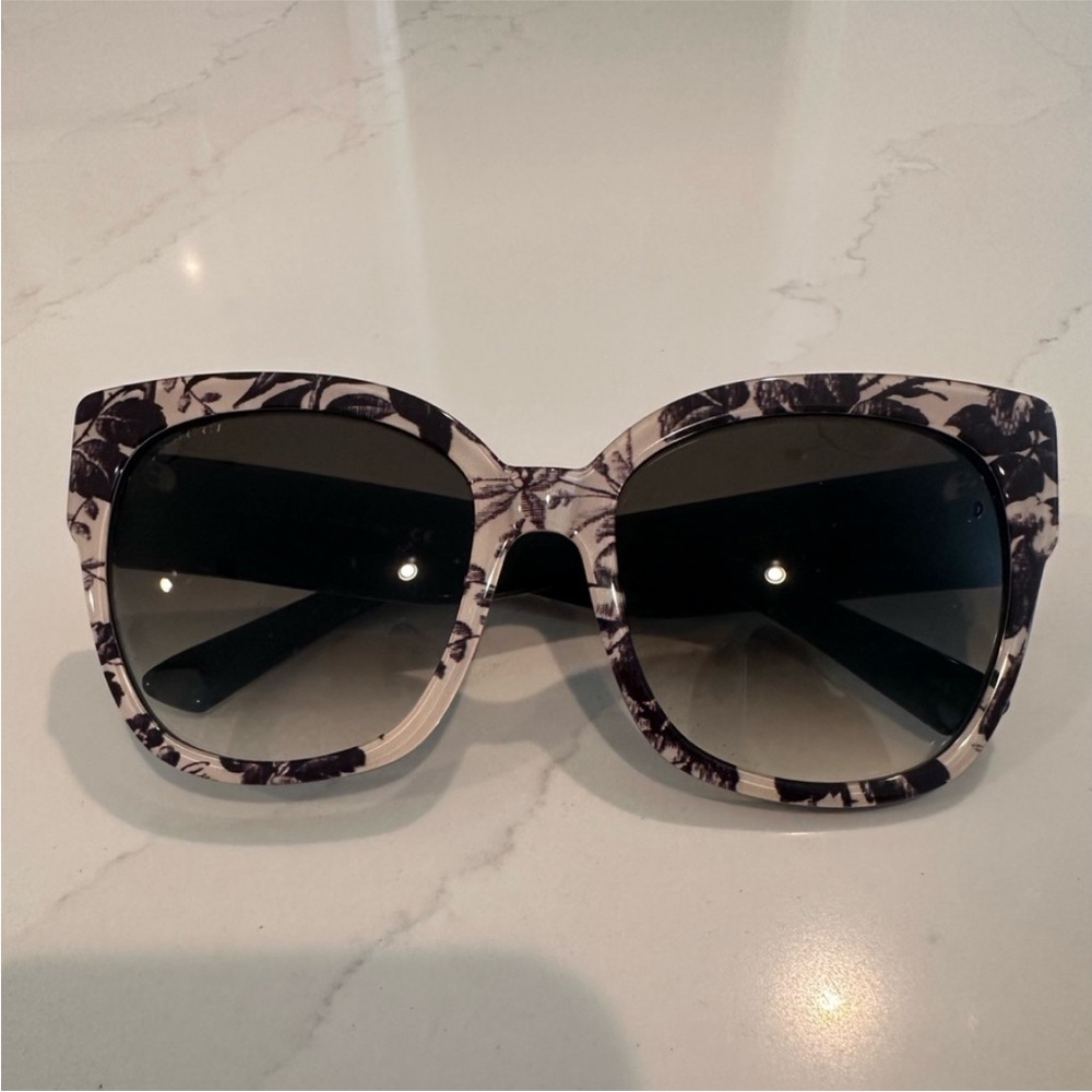 GUCCI SUNGLASSES HERBARIUM LOGO FELINE HEAD SQUARE GG0059S